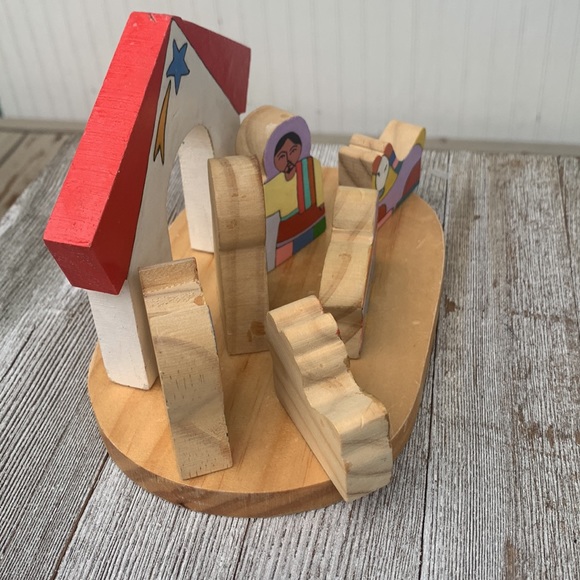 Wood nativity scene 8 piece - Picture 6 of 16